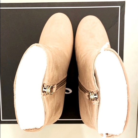 Qupid Warm Taupe Faux Suede Round Toe Inside Zipper Block Ankle Boots NWB 7 - Picture 8 of 12